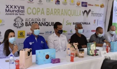 María Mónica Salazar, Armando Segovia, Gabriel Berdugo, Juan Abuchaibe, Leonidas Oyaga y Antonio Cordonier.