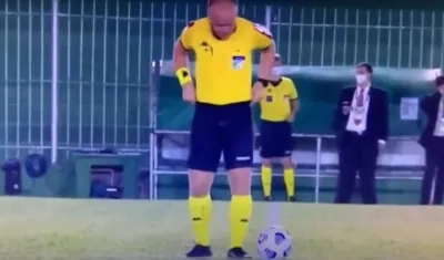 Denis Da Silva Ribeiro Serafim, arbitro brasileño. 