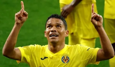 Carlos Bacca festeja su anotación. 