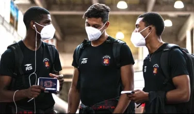 Jugadores del Caracas FC en su viaje a Barranquilla.