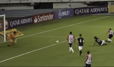 Teófilo Gutiérrez anota el 2-0 ante Caracas FC.