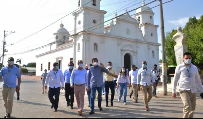 El Alcalde Rodolfo Ucrós recorriendo los sitios históricos con el Ministro de Cultura.