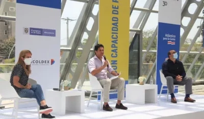 Gobernadora del Atlántico, Elsa Noguera, y  Javier Díaz Fajardo, presidente de Bancóldex, entre otros.    