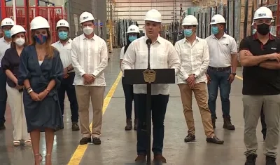 El Presidente Iván Duque y Christian Daes, COO de Tecnoglass.