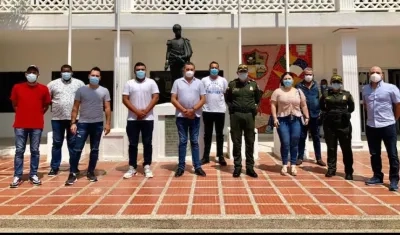 Autoridades de Juan de Acosta tras adoptar las medidas.