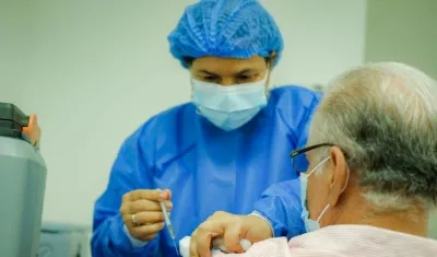 Sigue la vacunación de mayores de 80 años en Cartagena.