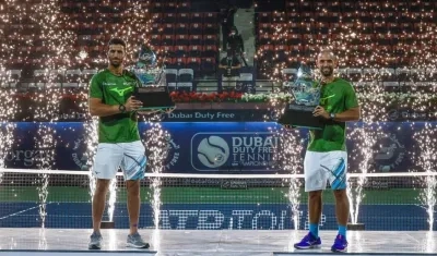 Robert Farah y Juan Sebastián Cabal con sus trofeos de campeón. 