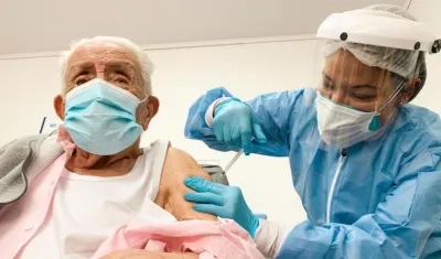 Vacunación nacional a los adultos mayores.