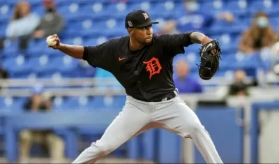 Julio Teherán, lanzador colombiano. 
