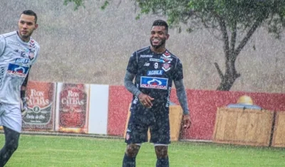 Miguel Ángel Borja durante el entrenamiento. 