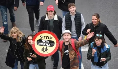 Miles de personas se manifestaron el fin de semana en Londres contra el confinamiento.