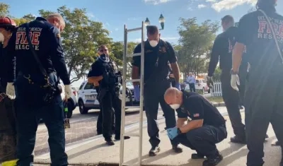 Una mujer desnuda fue rescatada de un drenaje pluvial en Delray Beach.