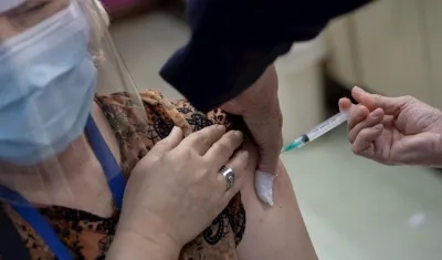 Vacunación contra el Covid-19 a mayores de 70 es una prioridad en Colombia.