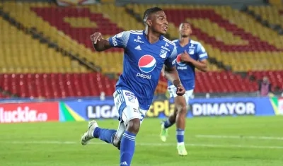 Emerson Rodríguez, celebrando el primer gol de Millonarios.