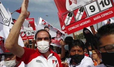 El candidato presidencial Yonhy Lescano, del partido Acción Popular.