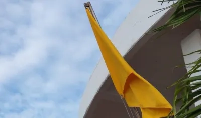 Dimar sacó bandera amarilla para actividades acuáticas por fuertes vientos.