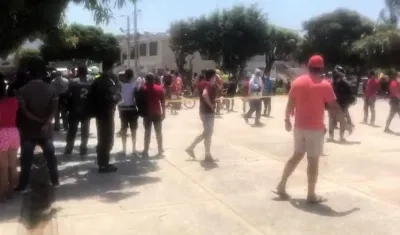 La Policía acordonó el lugar donde ocurrió el crimen. 