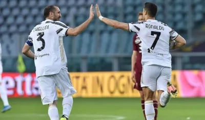 Chiellini y Cristiano celebran el empate.
