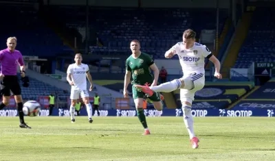 Una de las jugadas del partido.