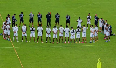 El plantel de Junior en el Romelio Martínez.