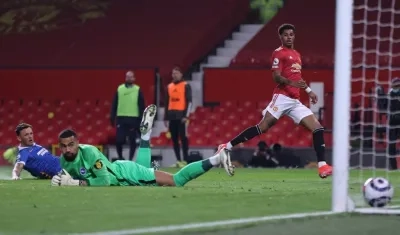 Momento del gol de Marcus Rashford.