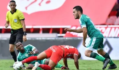 Acción del partido entre América y La Equidad. 