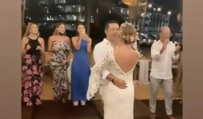 Juan Camilo Fuentes junto a su esposa.