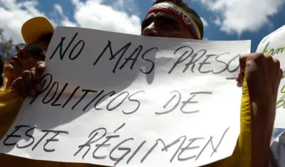 De los presos políticos en Venezuela, 296 son hombres y 24 son mujeres.