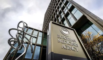 La EMA sigue investigando los tromboembolismos y AstraZeneca.