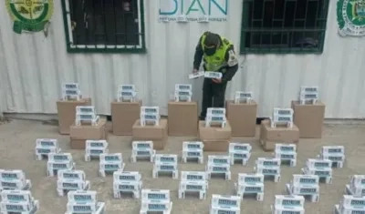 Parte de la mercancía incautada. 