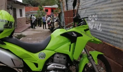 La Policía acordonó el área donde ocurrió el ataque sicarial. 