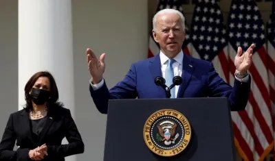 Joe Biden, presidente de Estados Unidos, a su derecha Kamala Harris, vicepresidente.