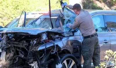 Así quedó la camioneta del golfista Tiger Woods tras el accidente. 