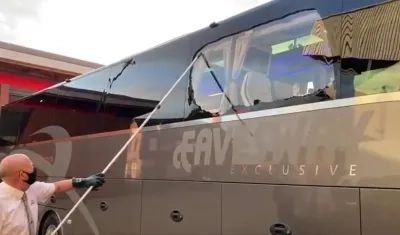 Así quedó el bus del Real Madrid. 