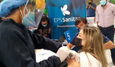 Ingeborg Heins y el Alcalde Jaime Pumarejo.