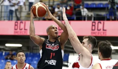 El jugador panameño Ernesto Oglivie, nuevo refuerzo de Titanes. 