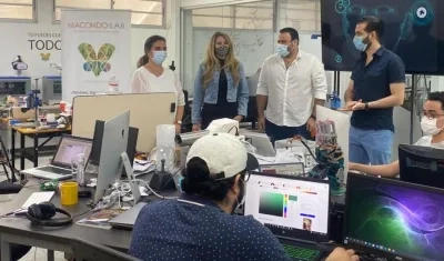 Viceministra de Ciencia, acompañada de directivos de Unisimón.