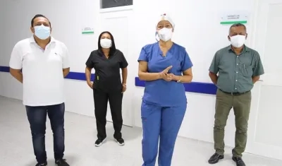 Personal del Hospital de Malambo durante su pronunciamiento.