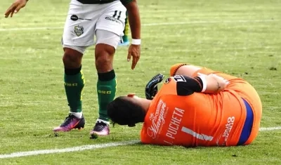 El arquero Pucheta en una acción del partido.