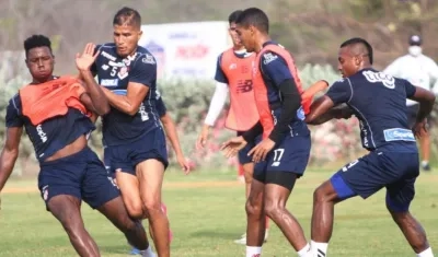 Jugadores de Junior en un entrenamiento. 