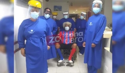 Calle de honor en la salida de ‘Balín’.