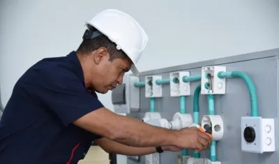 Técnico de Electricidad es una de los empleos ofertados. 