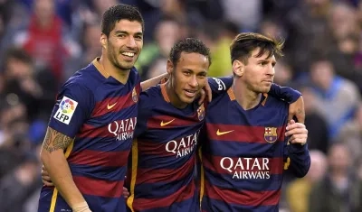 Neymar con Luis Suárez y Lionel Messi. 