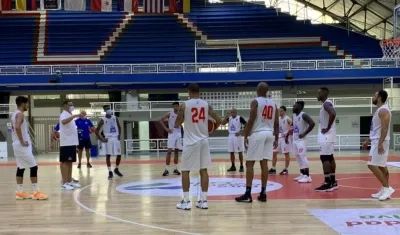Titanes entrenando en Cali. 