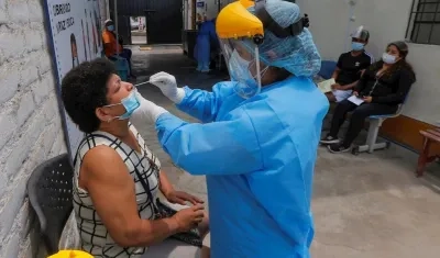 Países que están registrando un mayor aumento de casos en Latinoamérica son los que deberían ser priorizados en la donación de vacunas. 