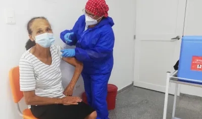 Vacunación avanza en un 70% en Atlántico según el último informe de Gobernación.