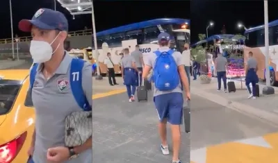 Jugadores del 'FLU' al legar al aeropuerto 'Ernesto Cortissoz'.