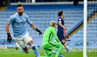 Riyad Mahrez celebra uno de sus goles.