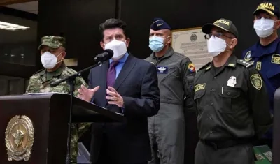 Ministro de Defensa, Diego Molano, y la cúpula militar.