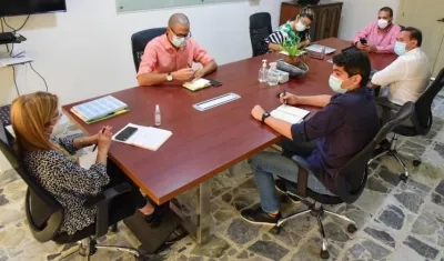 La Gobernadora Elsa Noguera presidiendo decisiones en Uniatlántico.